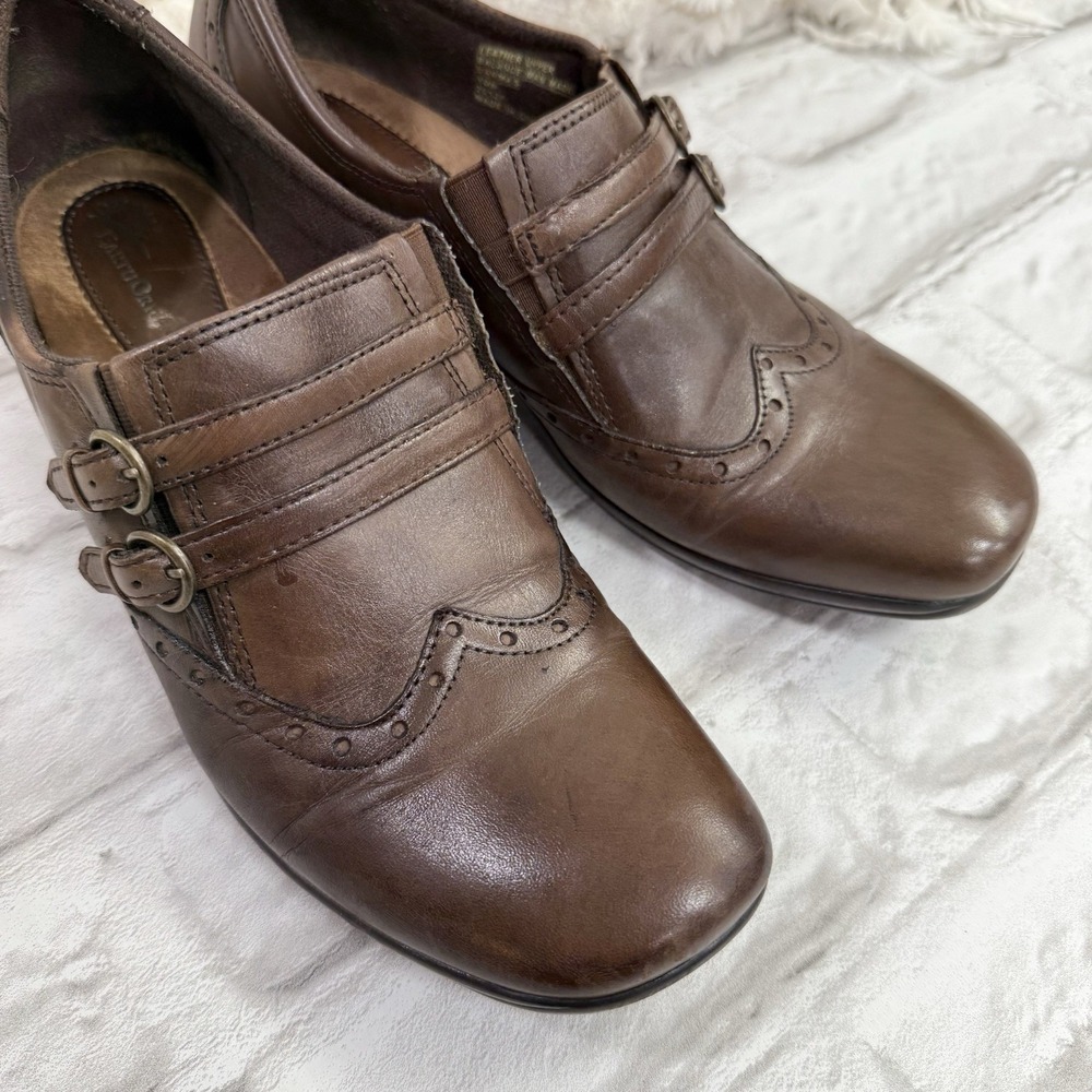 Earth Origins Carma 5 Women's 10M Brown Leather Wingtip Mary Jane Slip On Heels - Picture 3 of 13